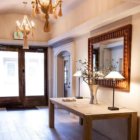 Palace Modern At The Plaza - Premium King 8