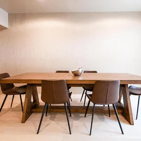 Palace Modern At The Plaza - Premium King 8